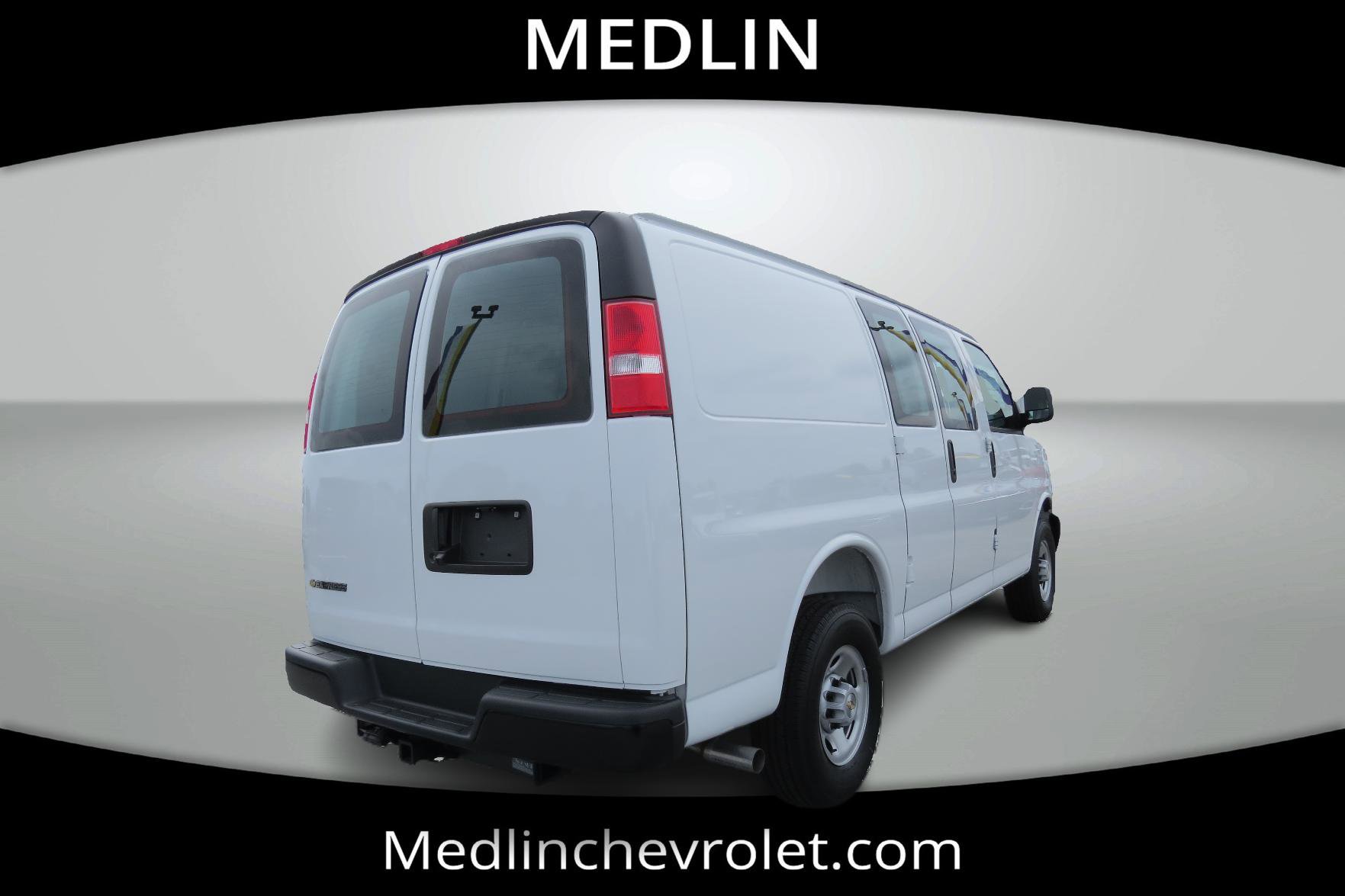 2025 Chevrolet Express Cargo Van 2500 photo 4