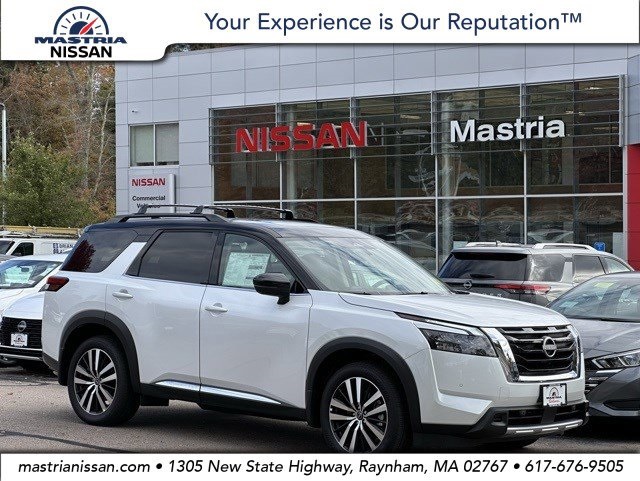 2025 Nissan Pathfinder Platinum's photo