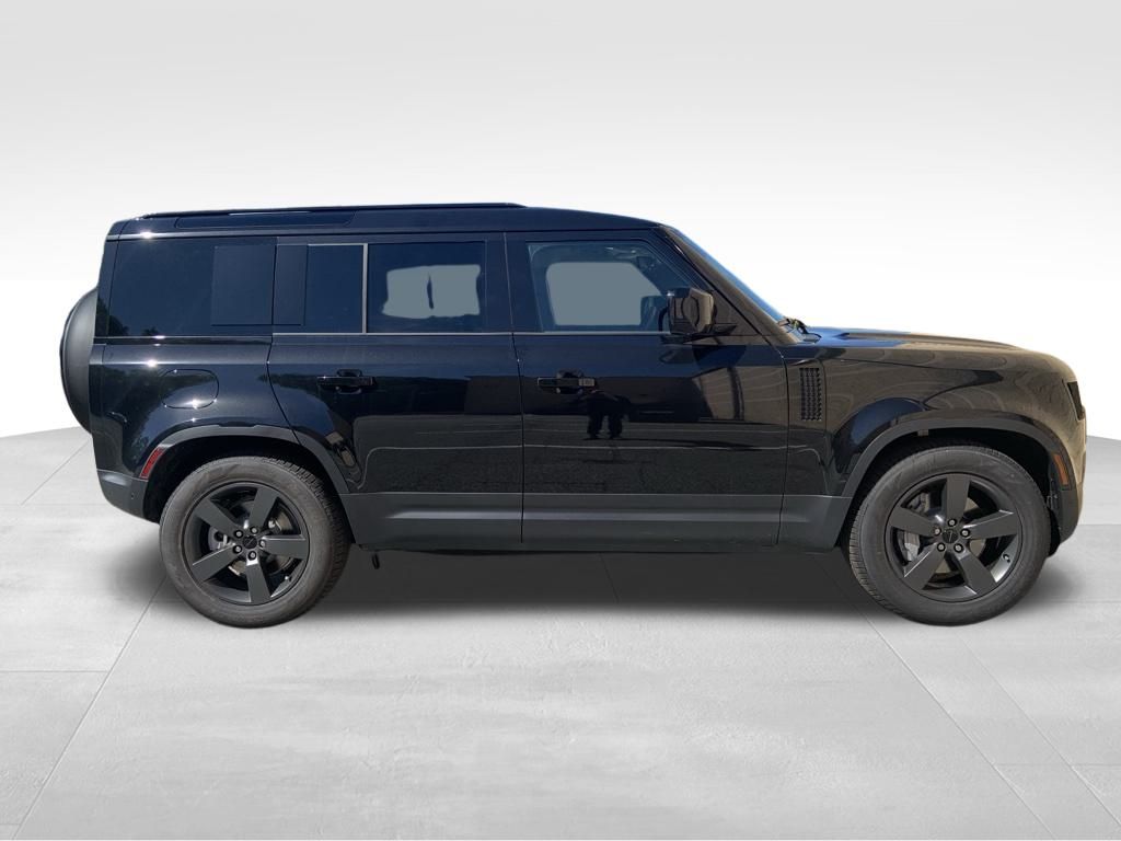 2026 Land Rover Defender 110 S photo 5