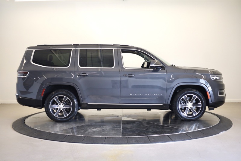 2022 Jeep Grand Wagoneer I photo 2