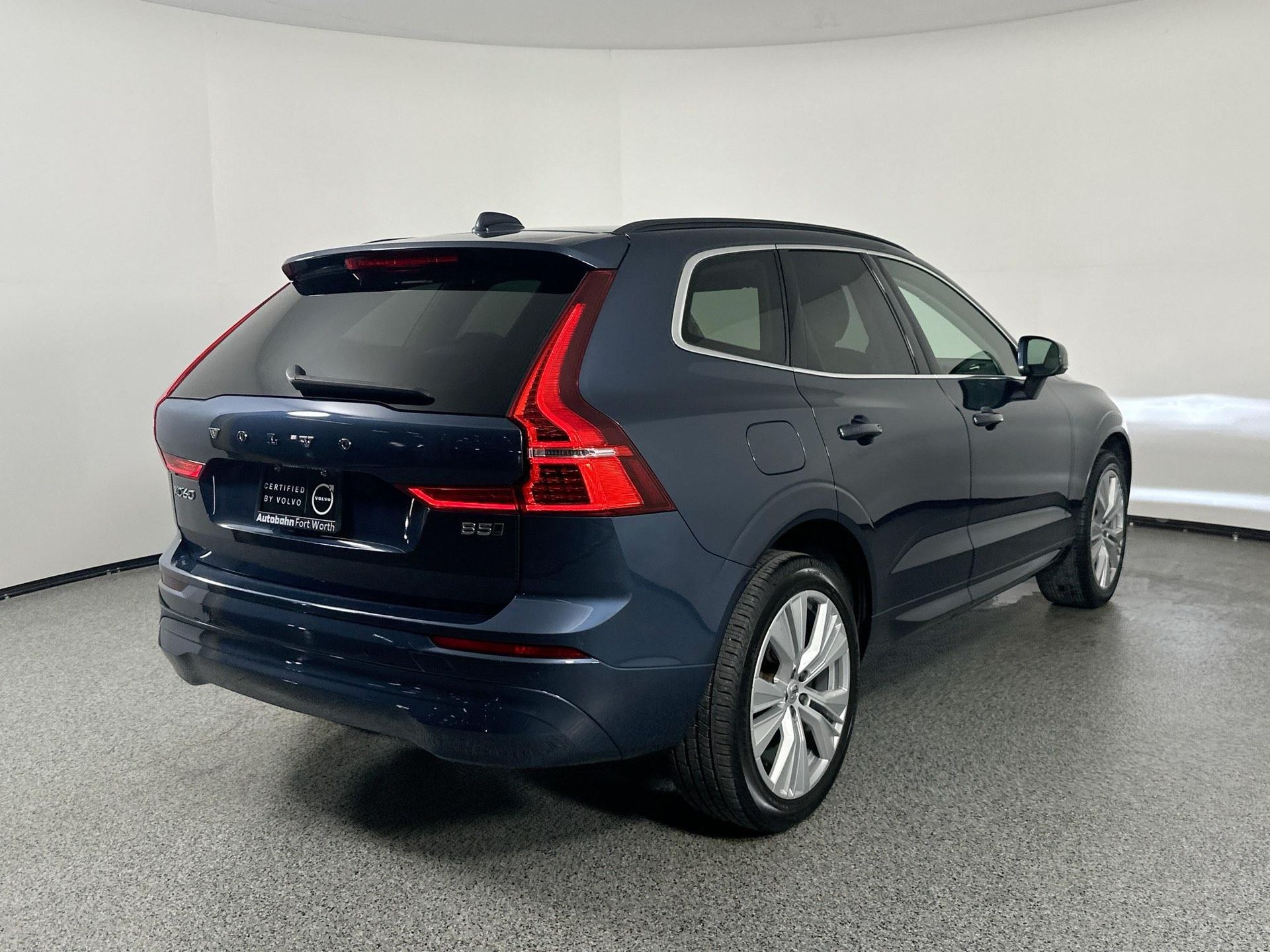 2022 Volvo XC60 Momentum photo 4