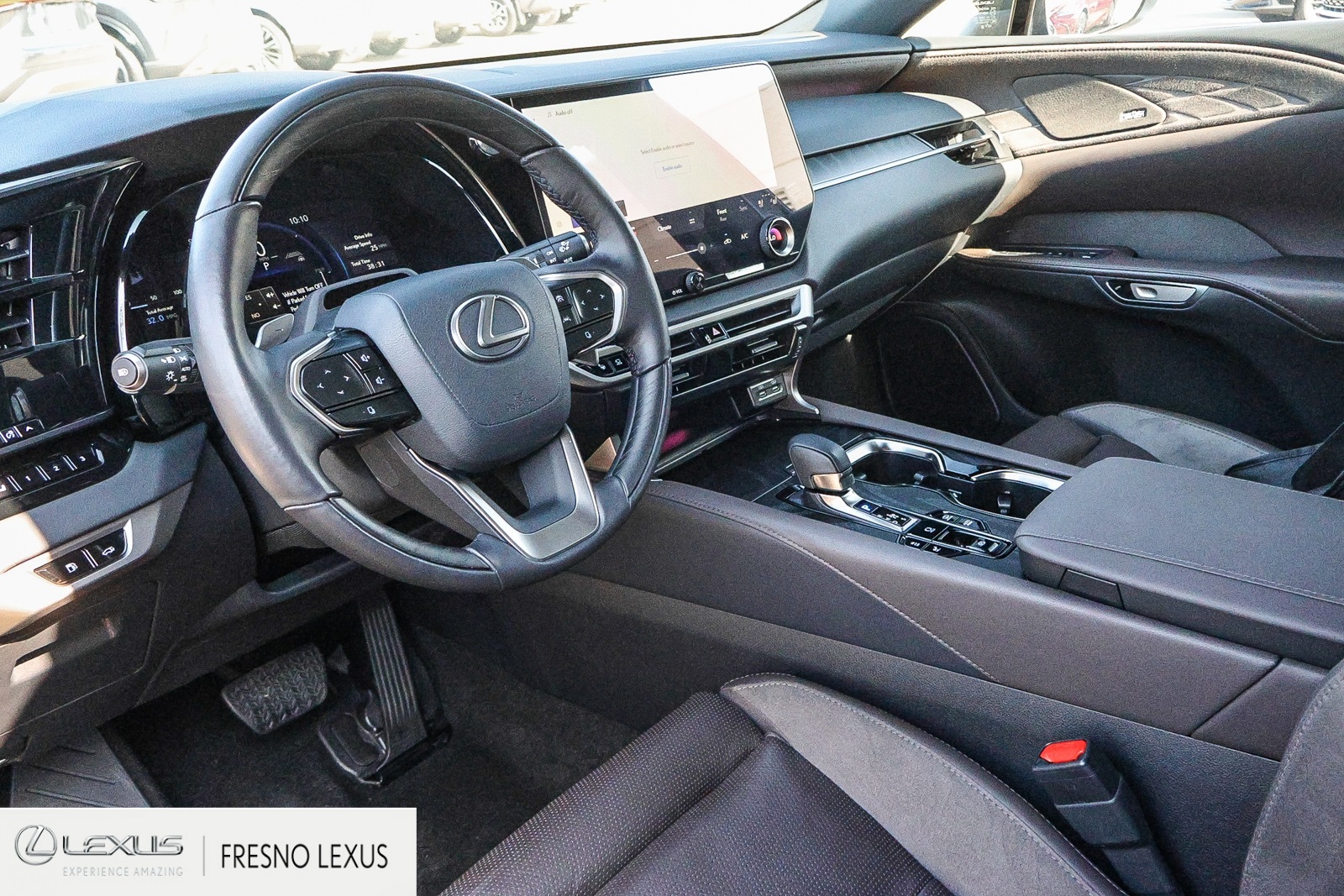 2025 Lexus RX 450h+ Luxury photo 18