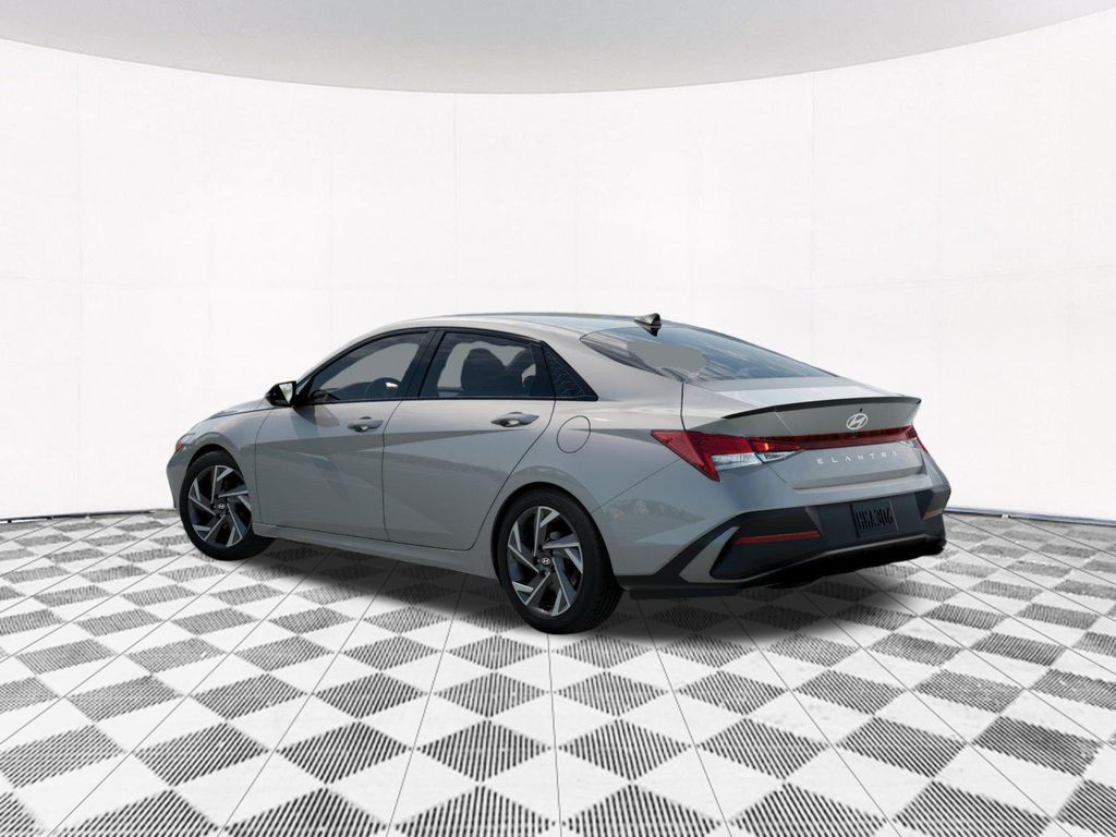2025 Hyundai Elantra SEL Sport photo 4