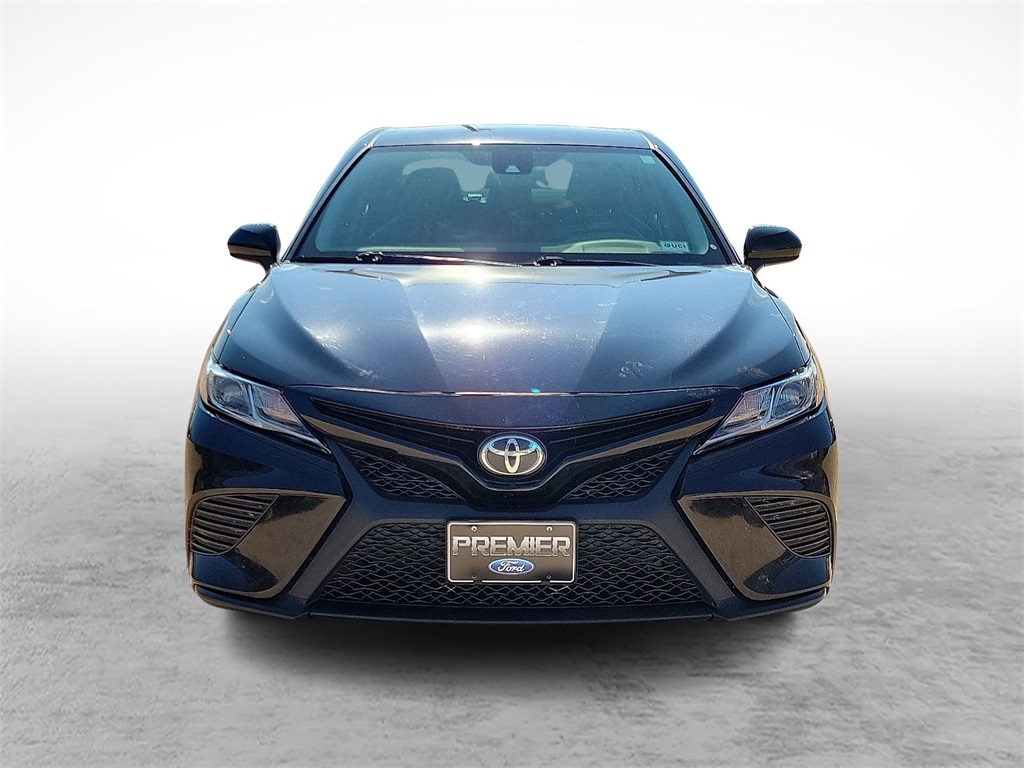 2020 Toyota Camry SE photo 3