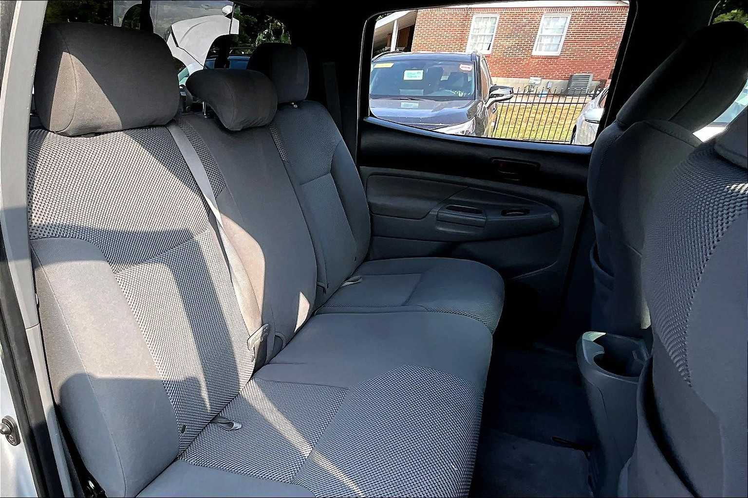 2011 Toyota Tacoma photo 16
