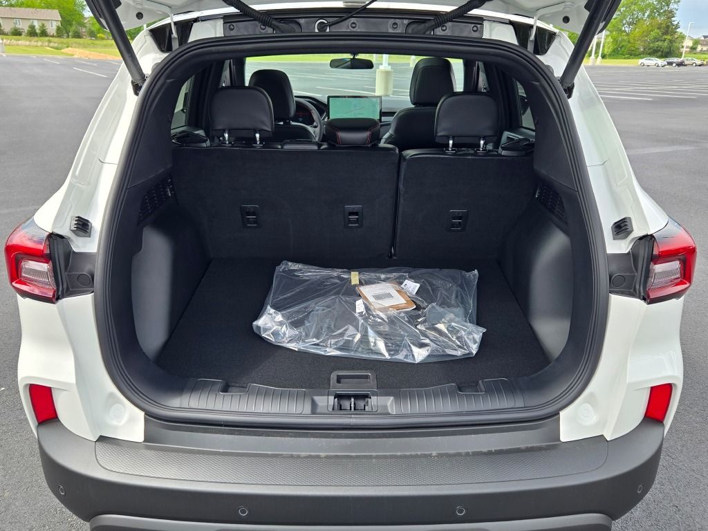 2025 Ford Escape Hybrid ST-Line Select photo 13