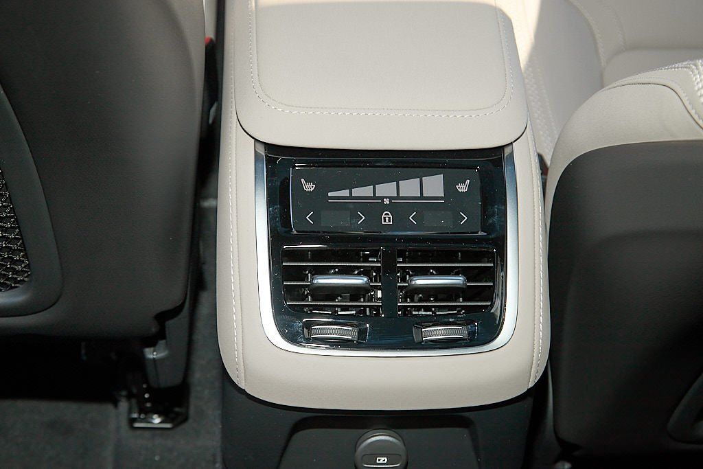 2026 VOLVO XC90 - Image 28