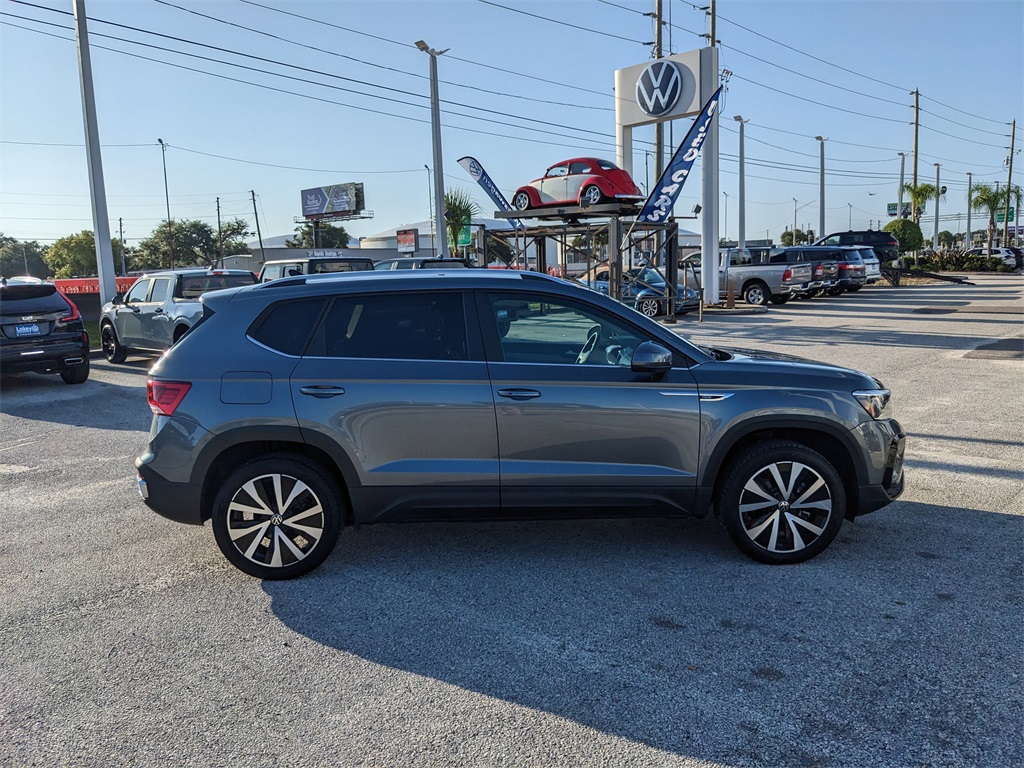 2024 Volkswagen Taos SE photo 8