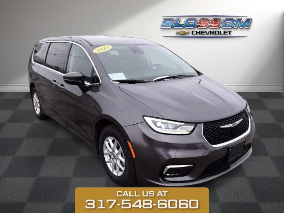 2023 Chrysler Pacifica Touring L's photo