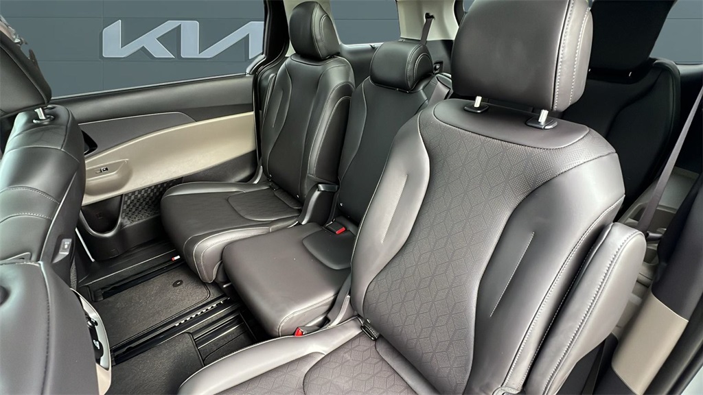 2026 Kia Carnival SX photo 7