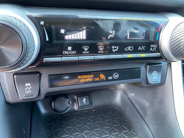 2022 Toyota RAV4 LE photo 13