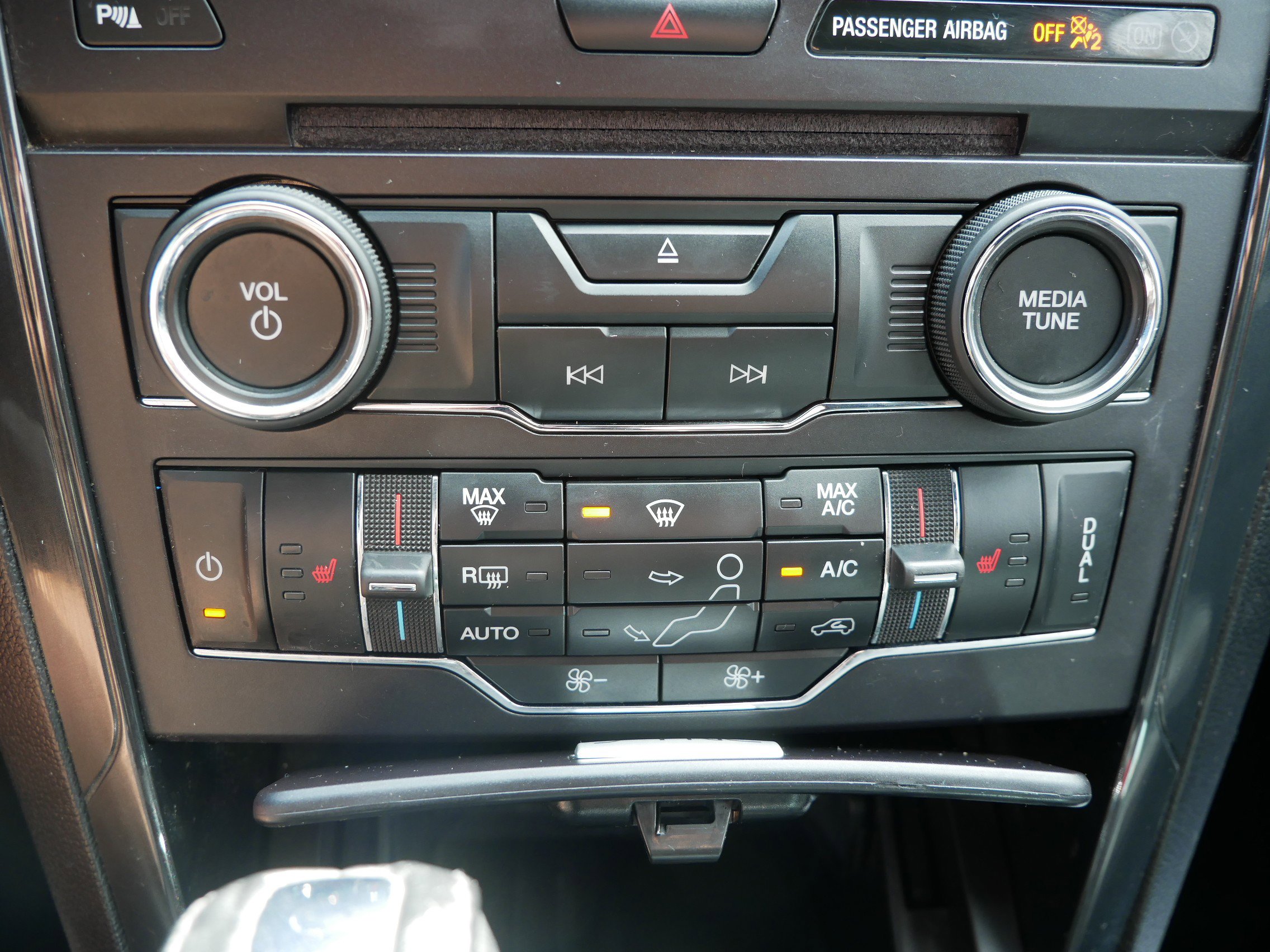 2017 Ford Explorer XLT photo 21
