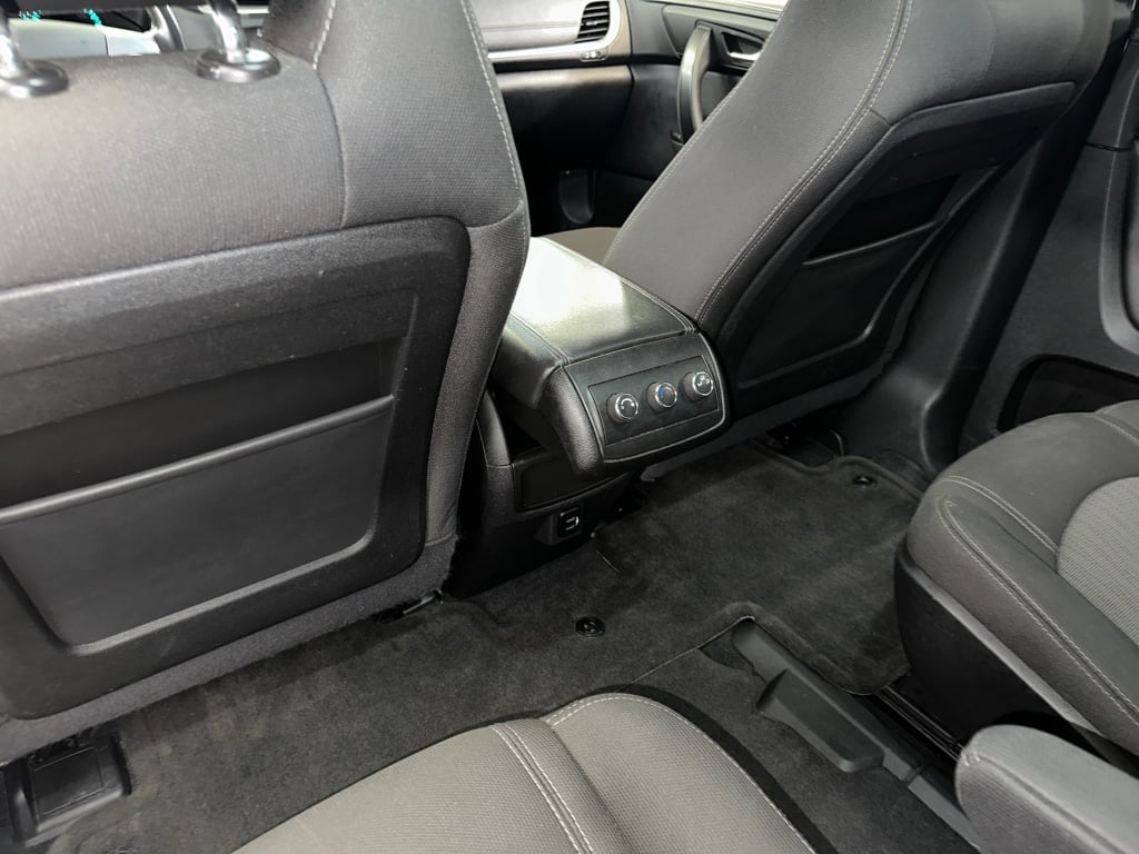 2017 Chevrolet Traverse 1LT photo 18