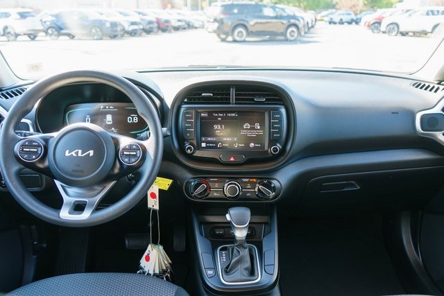2023 Kia Soul LX photo 12