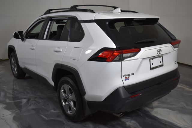 2023 Toyota RAV4 XLE photo 2