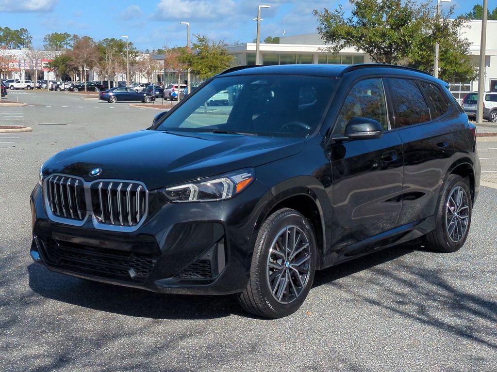 2025 BMW X1 28i's photo