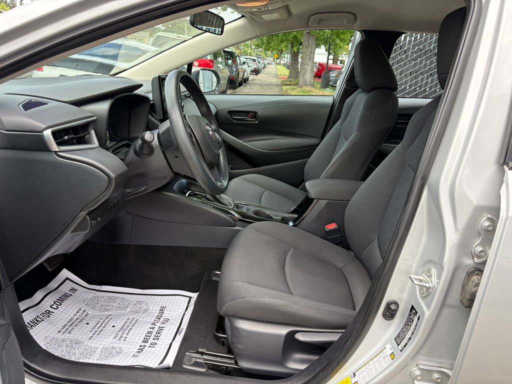 2022 Toyota Corolla LE photo 14