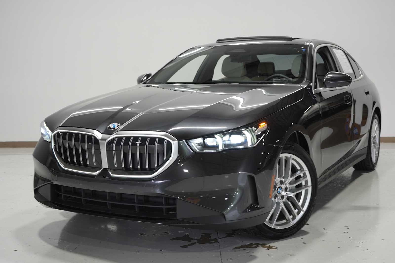 2025 BMW 5 Series 530i