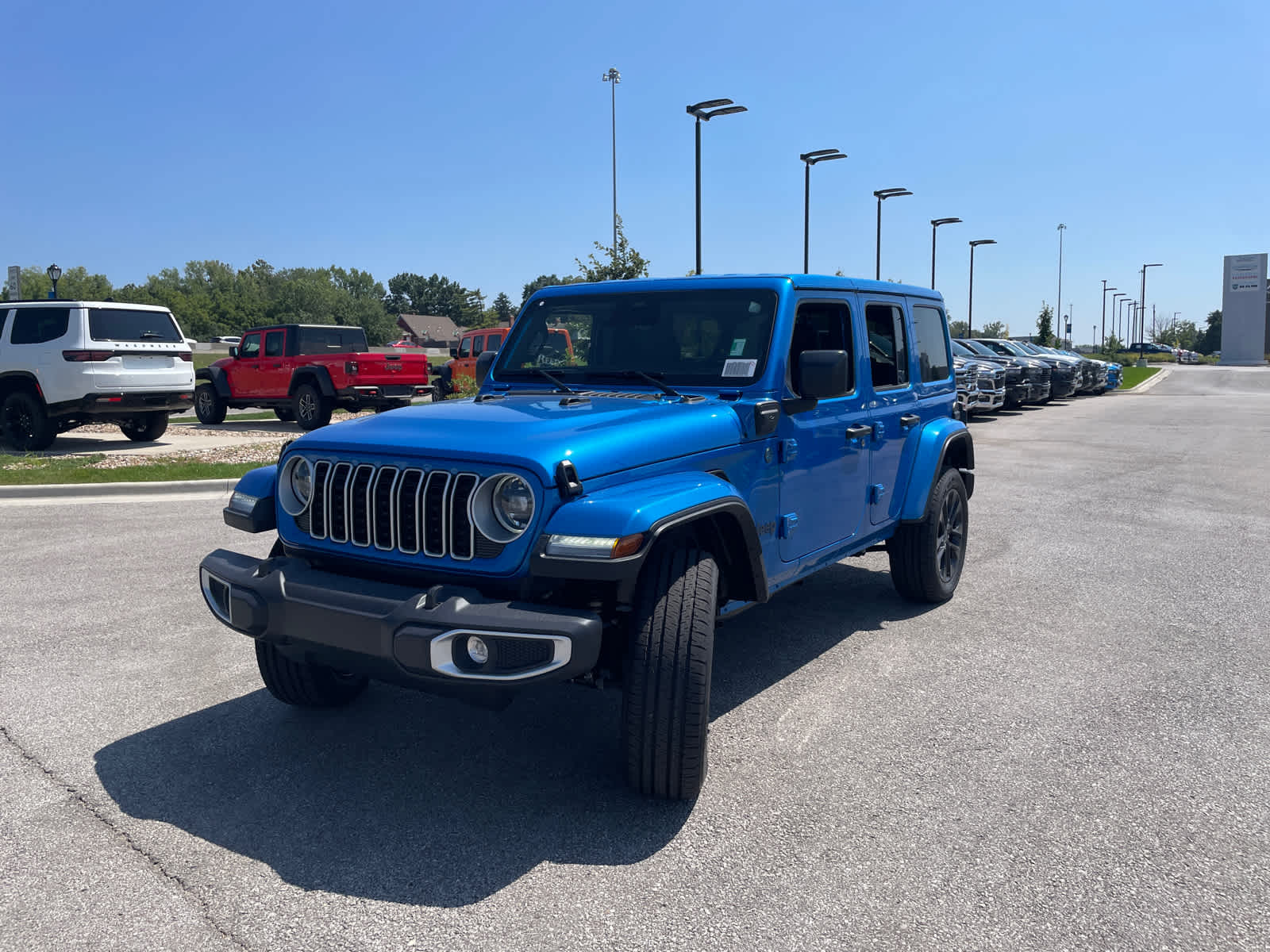 2025 Jeep Wrangler 4xe Sahara photo 4