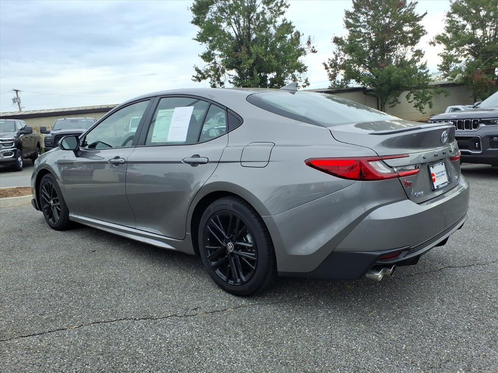 2025 Toyota Camry SE photo 4