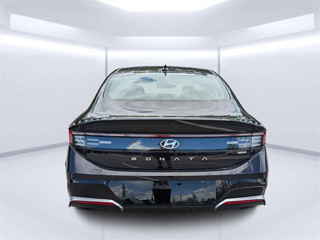 2025 Hyundai Sonata Hybrid SEL photo 4
