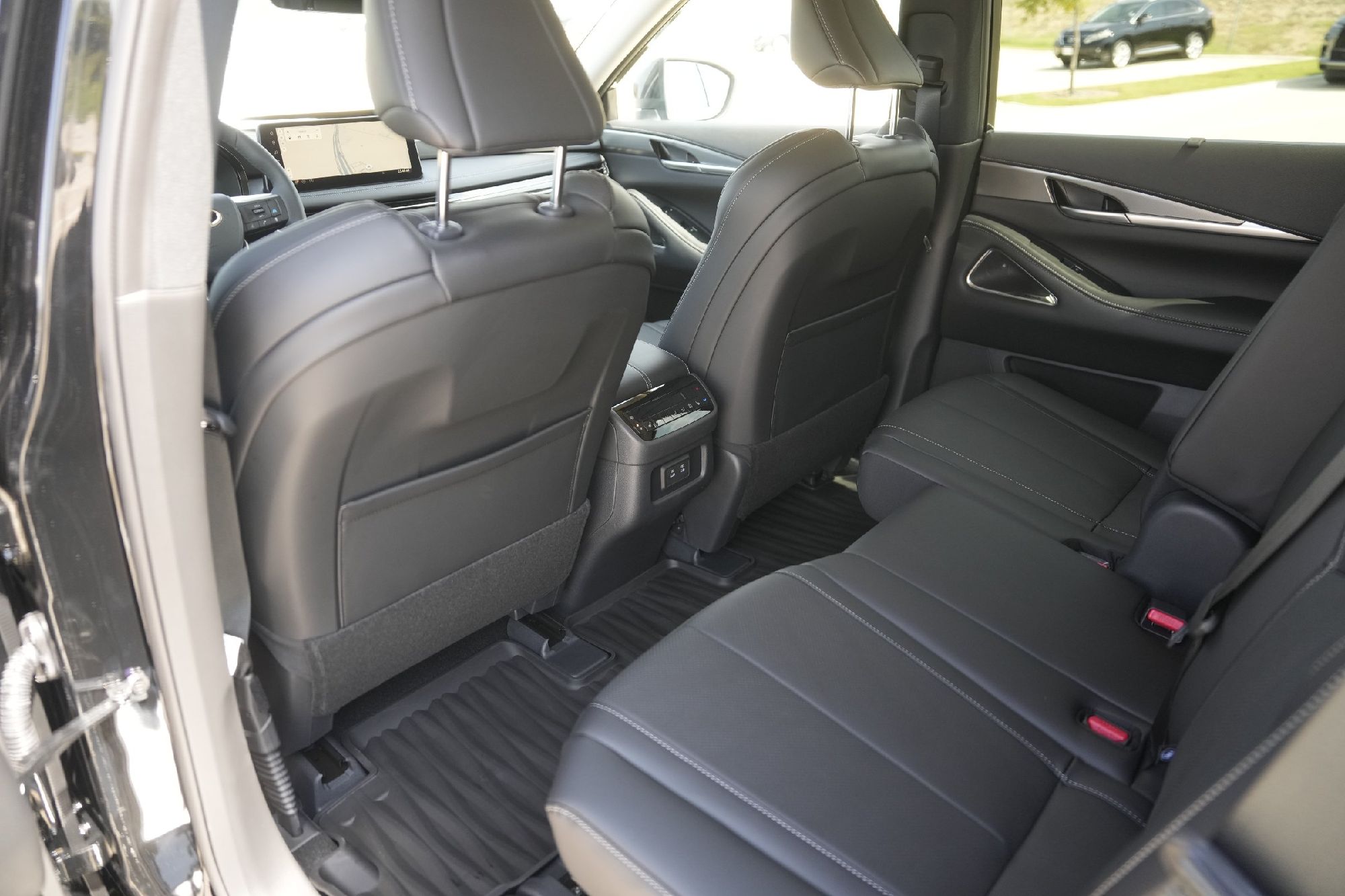 2026 Infiniti QX60 Luxe photo 18