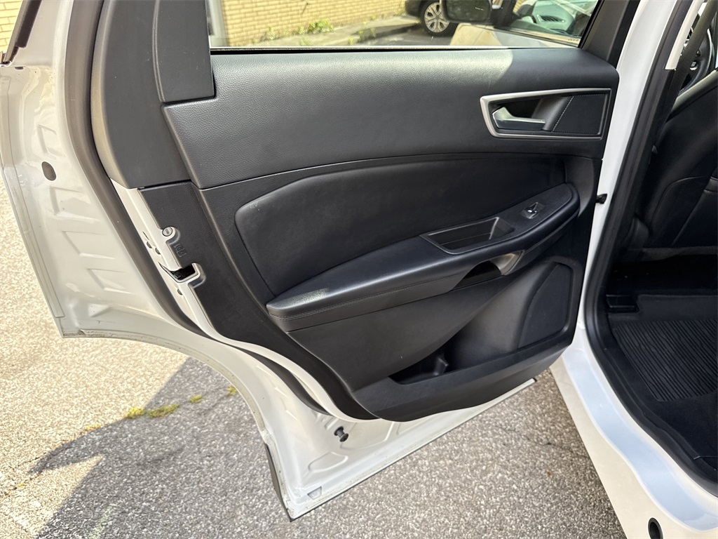 2022 Ford Edge SEL photo 31