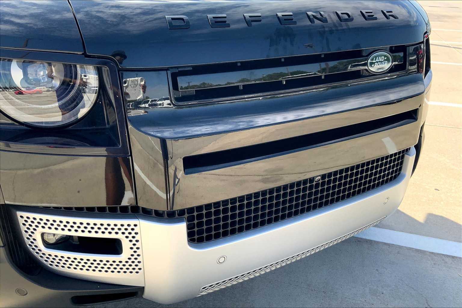 2023 Land Rover Defender SE photo 26