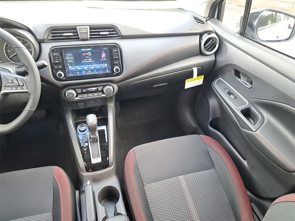 2025 Nissan Versa 1.6 SR photo 17