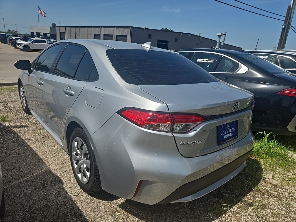 2022 Toyota Corolla LE photo 2