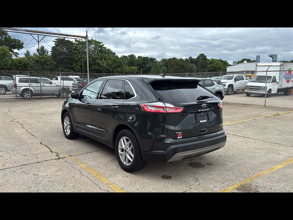2023 Ford Edge SEL photo 3