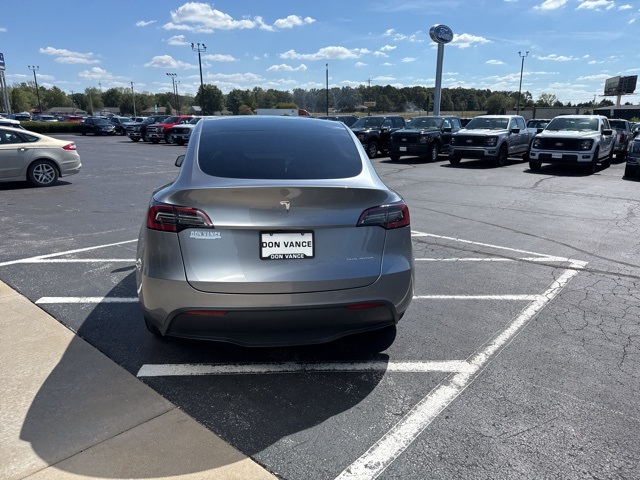 2024 Tesla Model Y Long Range photo 4