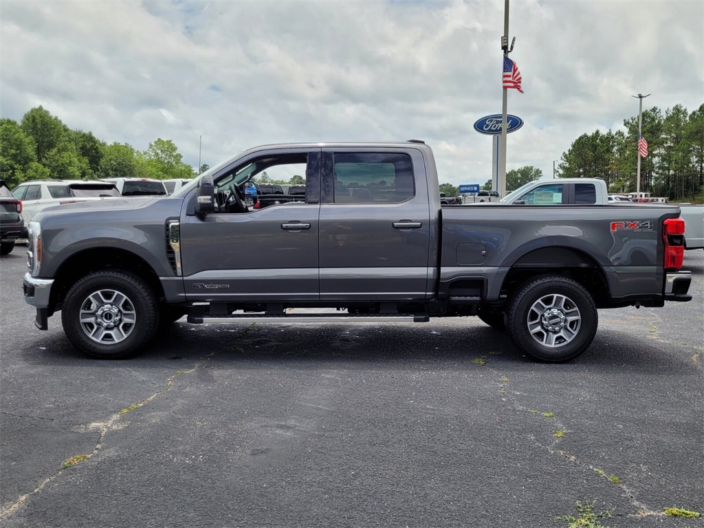 2025 Ford F-250 Lariat photo 4