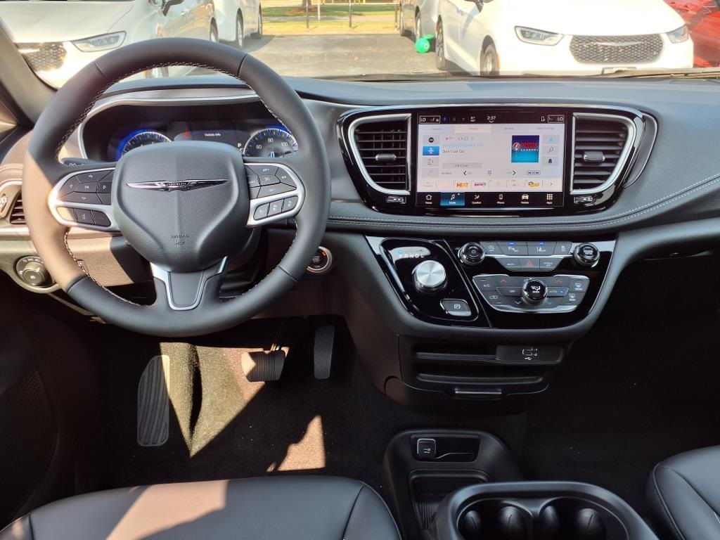 2026 Chrysler Pacifica photo 12