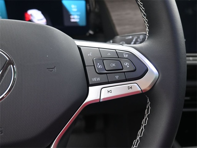 2025 Volkswagen Atlas SEL photo 2