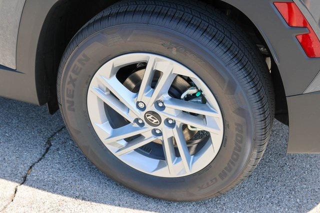 New 2025 Gray Hyundai SE FWD image 5