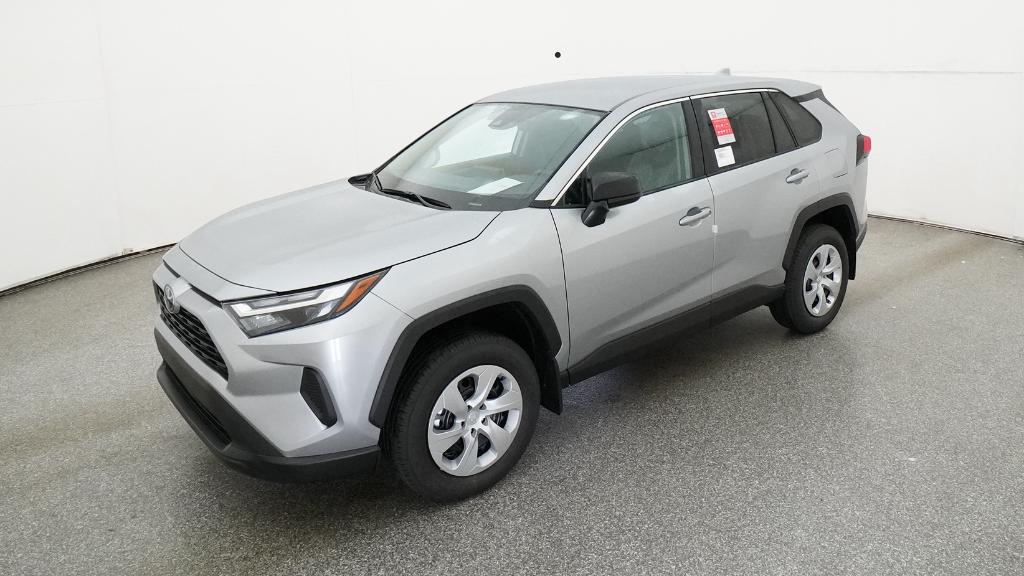 2025 Toyota RAV4 LE's photo