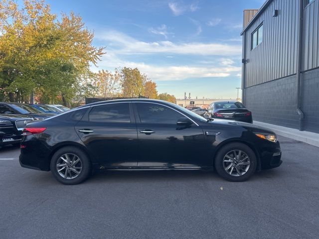 2019 Kia Optima LX photo 2