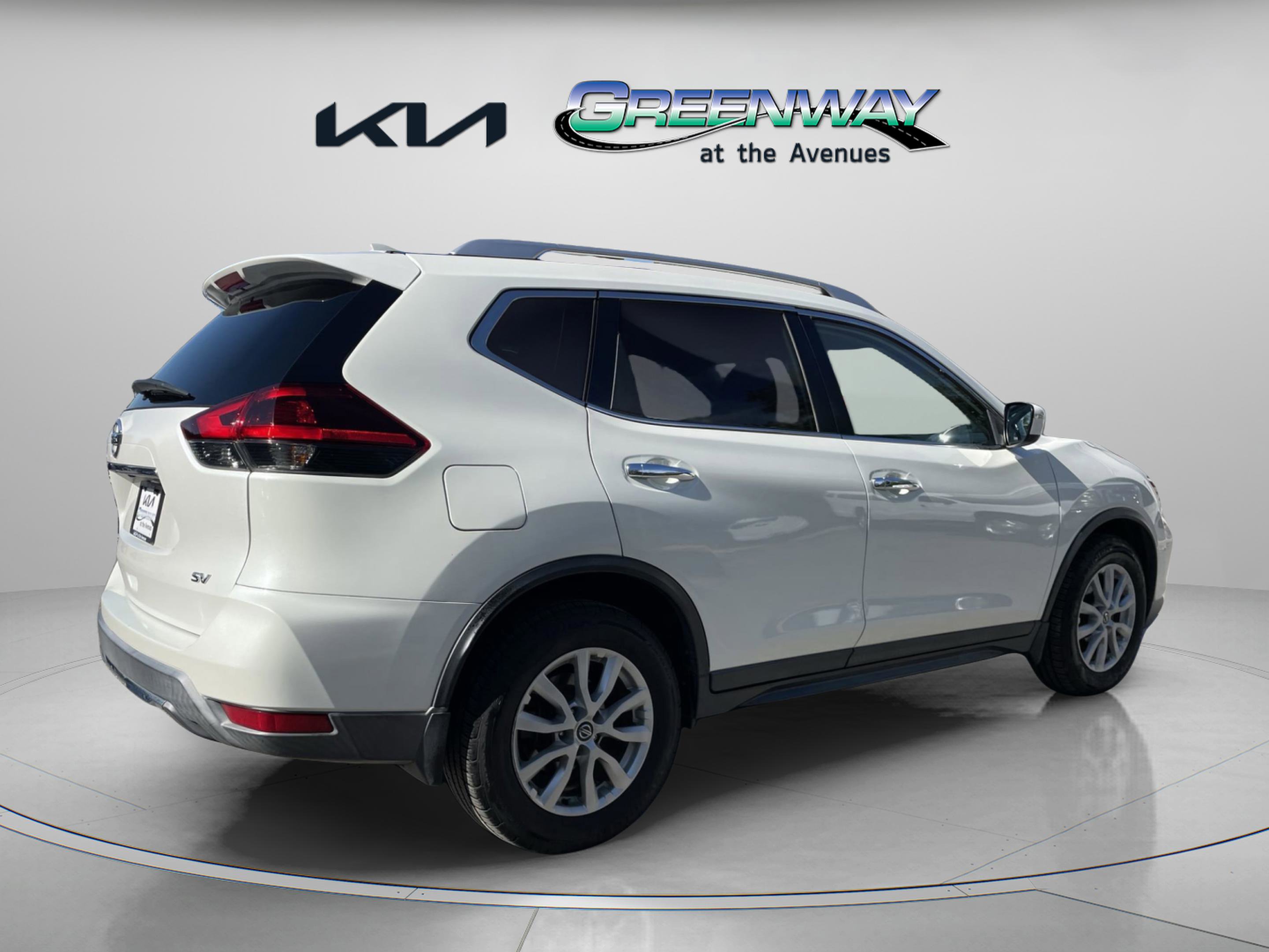 2018 Nissan Rogue SV photo 4