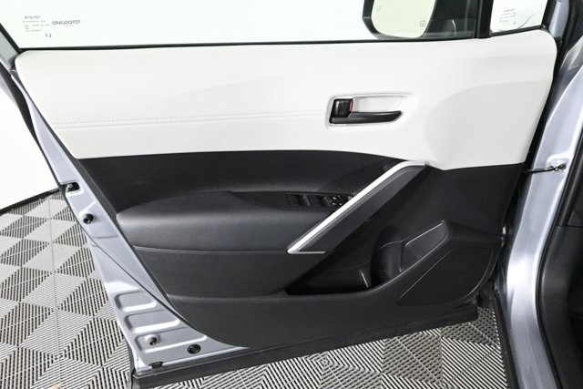 2024 Toyota Corolla Cross LE photo 12