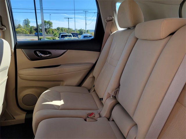 2016 Nissan Rogue SV photo 13