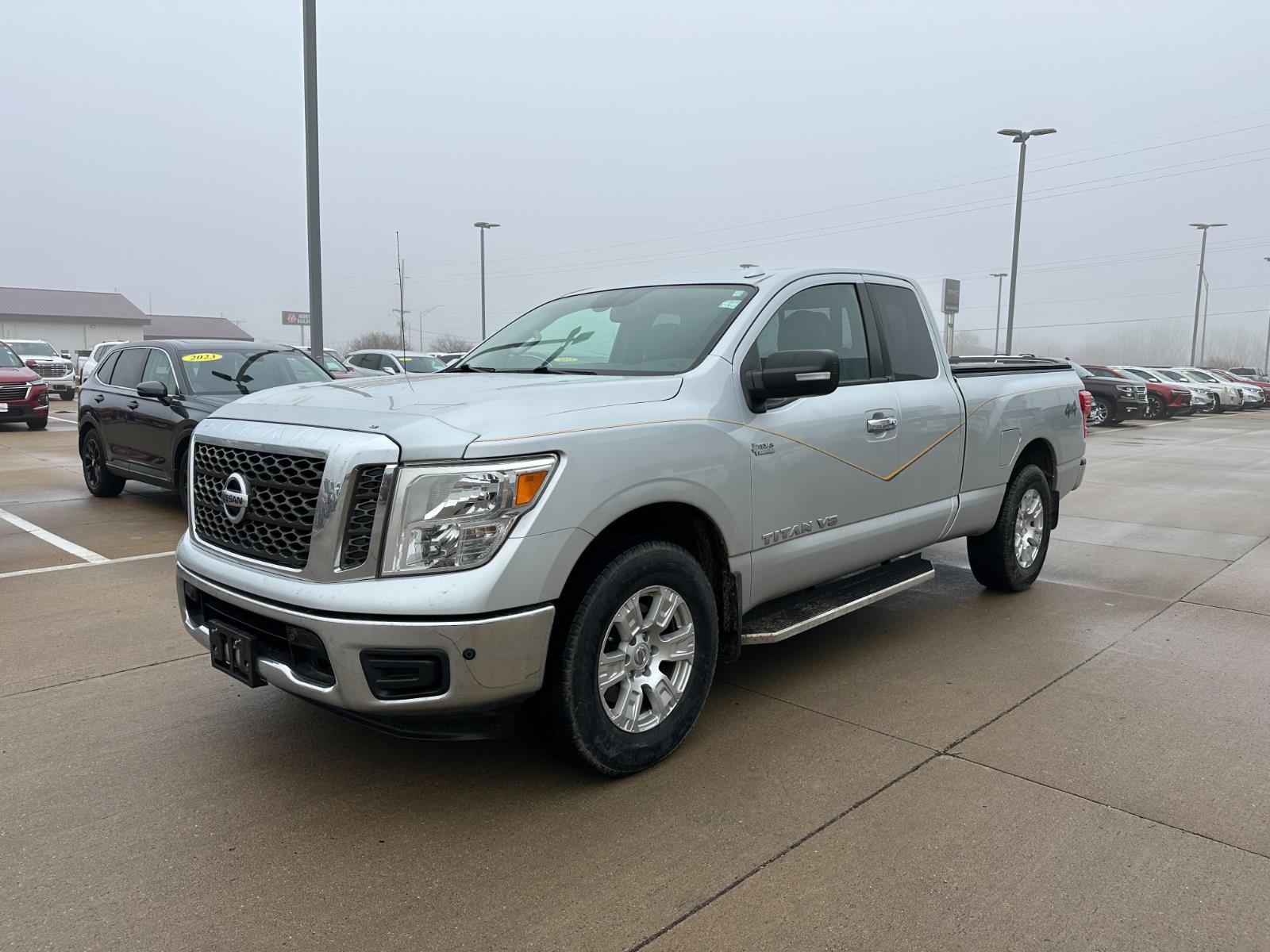 2018 Nissan Titan SV's photo