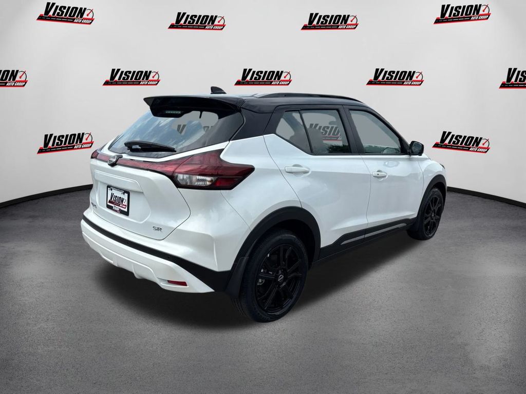 2024 Nissan Kicks SR photo 4