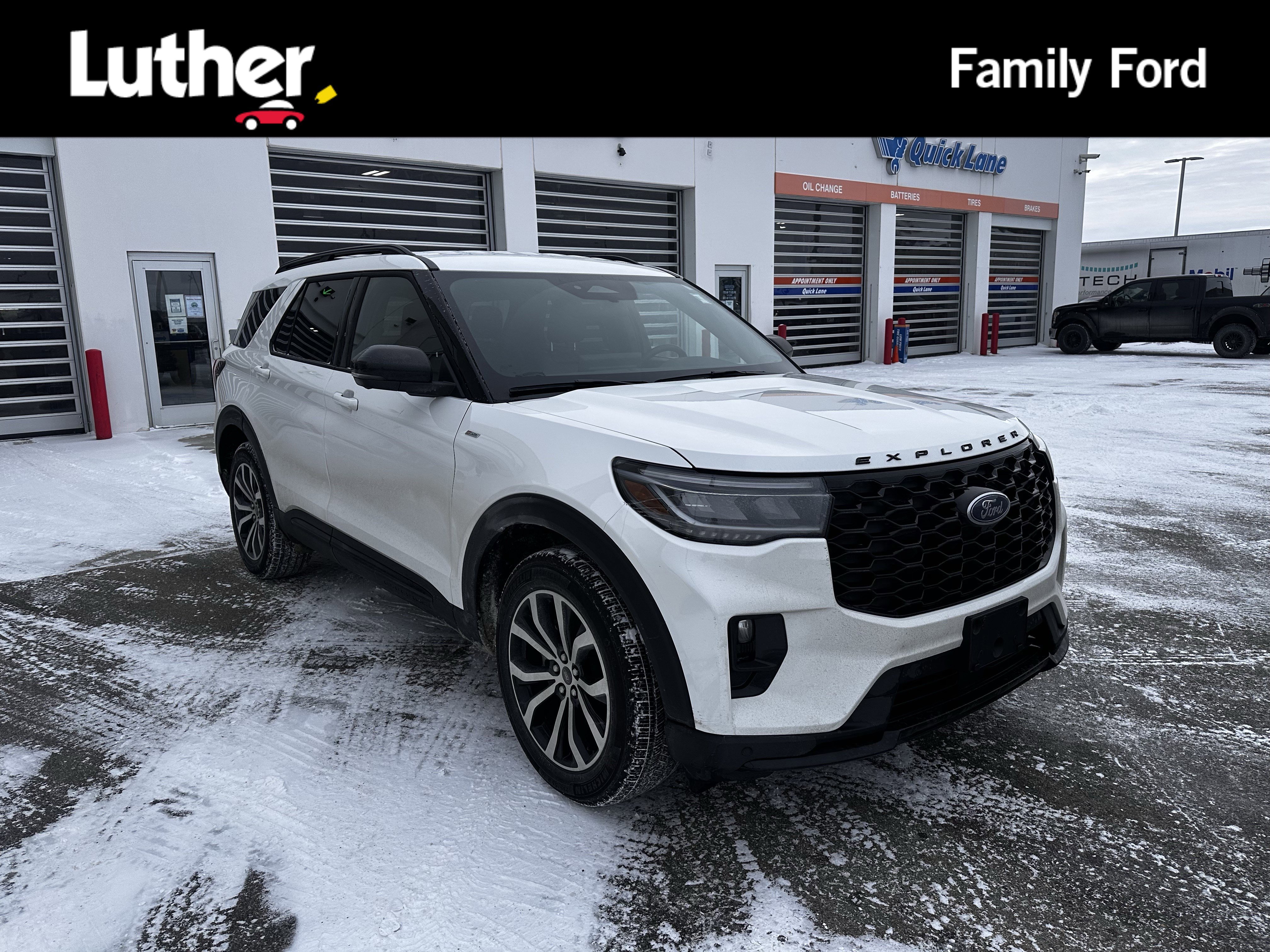 2025 Ford Explorer ST-LINE's photo