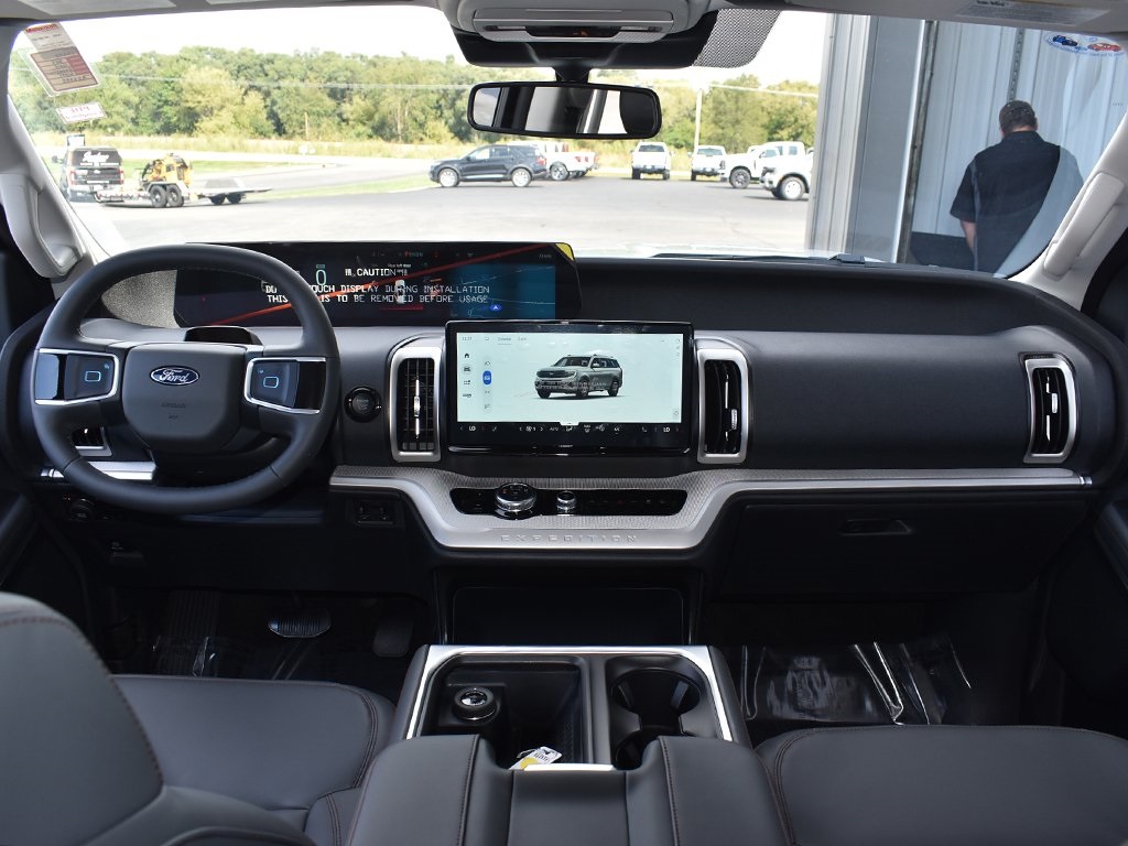 2025 Ford Expedition MAX photo 3