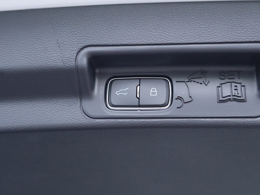 2025 Ford Explorer Platinum photo 16