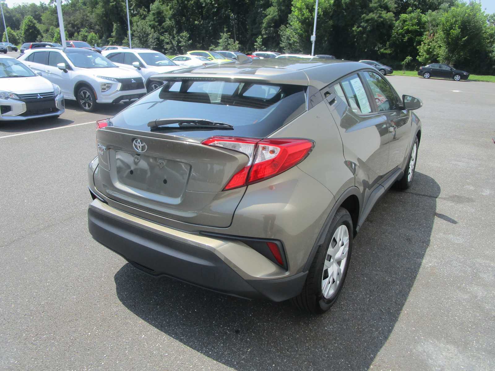 2021 Toyota C-HR LE photo 4
