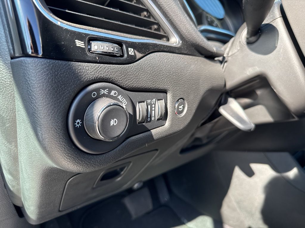 New 2023 Bright White Clear-Coat Exterior Paint Jeep Altitude Lux image 11