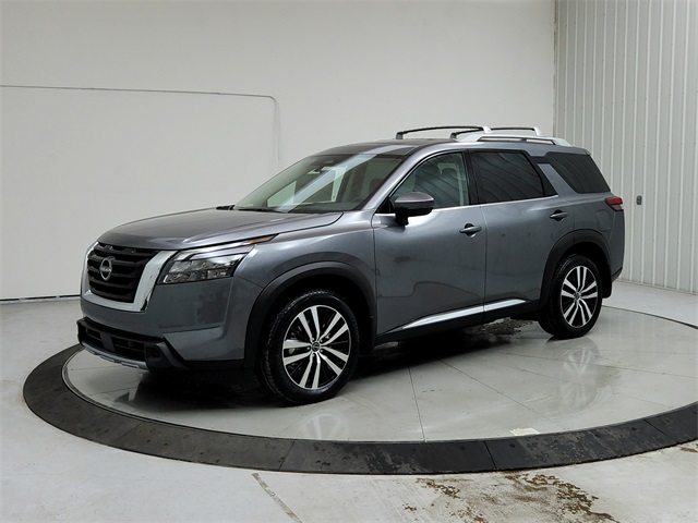 2025 Nissan Pathfinder Platinum photo 2