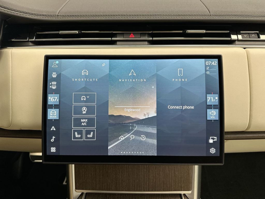 2025 Land Rover Range Rover SE photo 10